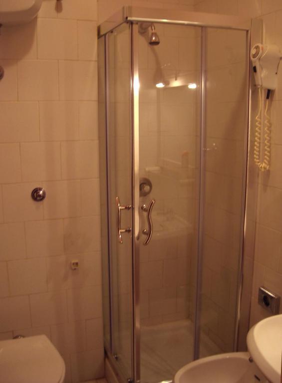Hotel New Baby Caserta Habitación foto
