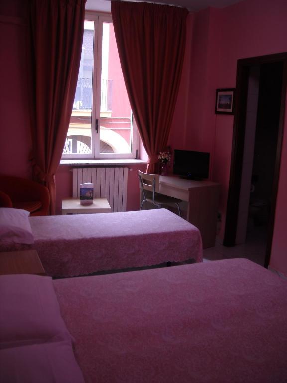 Hotel New Baby Caserta Habitación foto