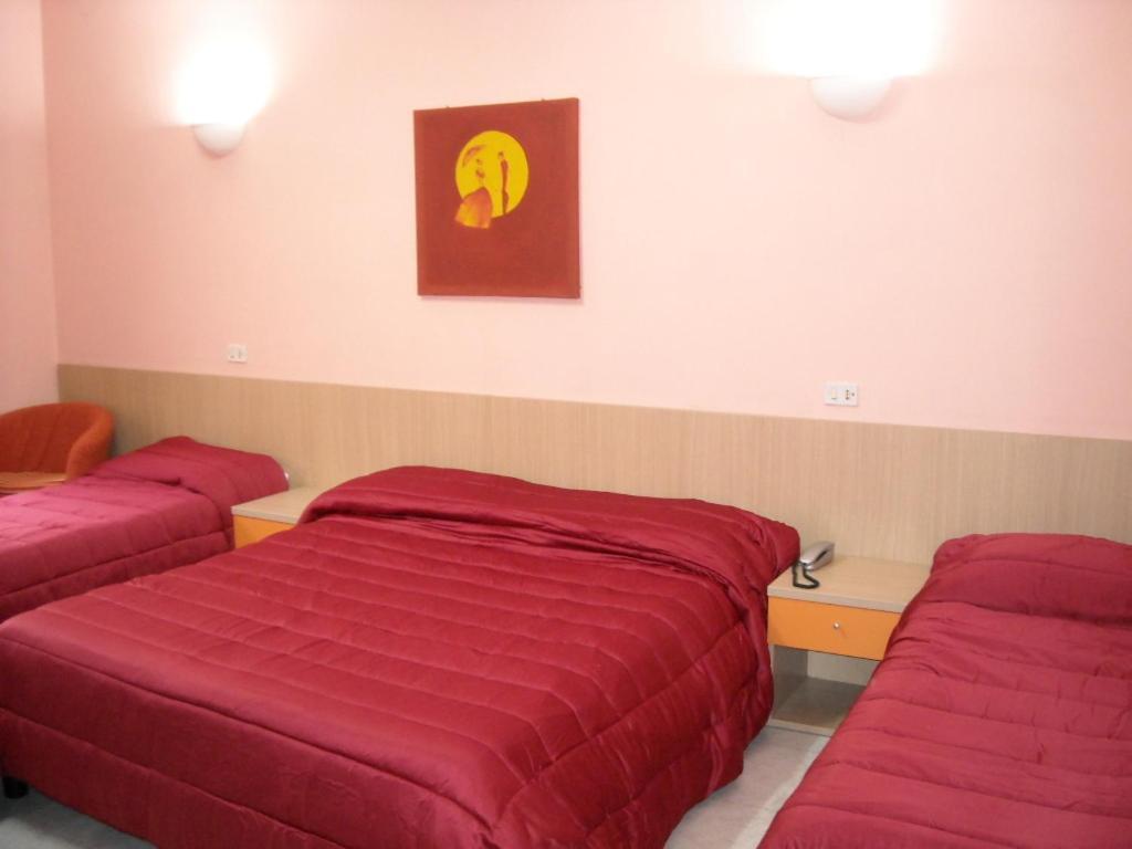 Hotel New Baby Caserta Habitación foto